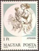(1974-089) Марка Венгрия "Женщина с ребёнком"    Материнство II Θ