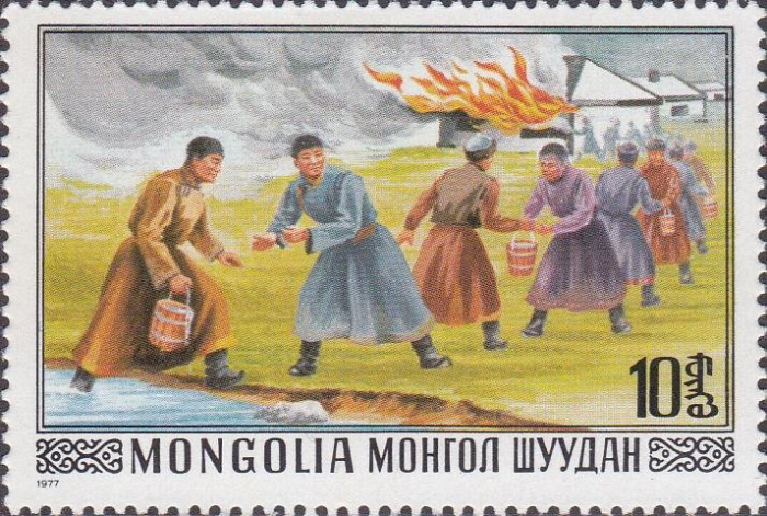 (1977-052) Марка Монголия &quot;Тушение пожара&quot;    История пожарной техники I Θ
