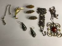 Набор серьги 2 пары и брошь, часть браслета, подвеска