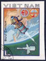 (1980-038) Марка Вьетнам "Земля"    Советско–Вьетнамский космический полет III Θ