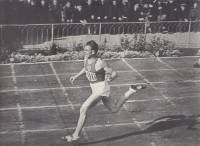 Фотография "Чемпион и рекордсмен Ленинграда и СССР в спринте А. Игнатьев", (сост. на фото)