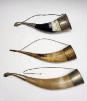 Рог сувенирный натуральный на цепочке набор 3 штуки СССР отделка чеканкой