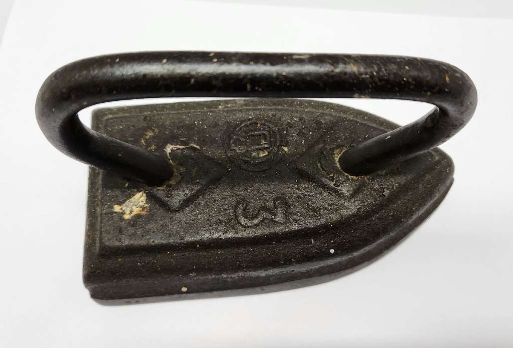 Утюг чугунный ПХРЗ  (сост. на фото)