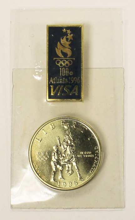 Набор &quot;Олимпиада-96 в Атланте&quot;, значок и монета 50 центов (состояние на фото)