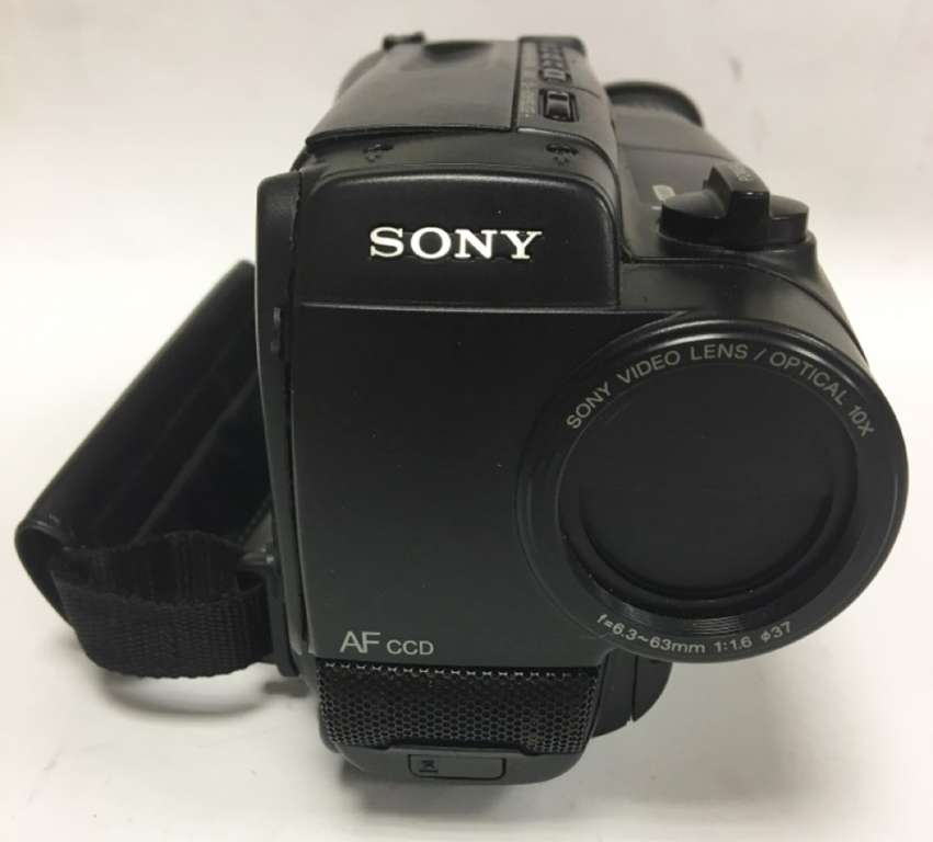 Видеокамера SONY Handycam video 8, с аккумулятором и инструкцией (сост. на фото)