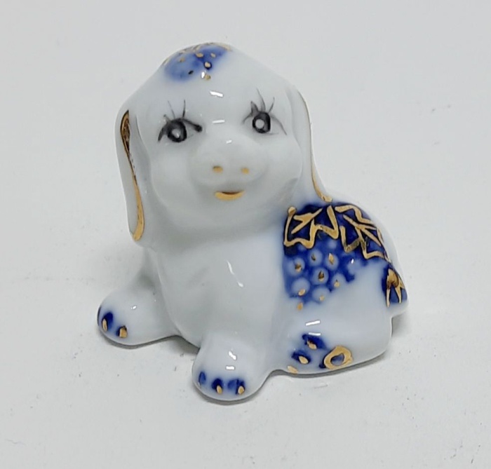 Фарфоровый сувенир &quot;Собачка&quot; (сост. на фото)