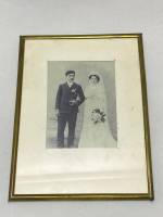 Семейное фото в латунной рамке (состояние на фото)