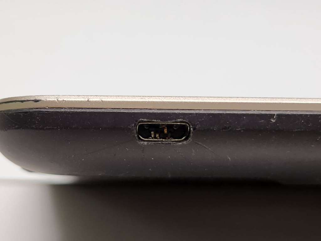 Планшет Asus в ремонт (поврежден разъем) 19,5х11 см