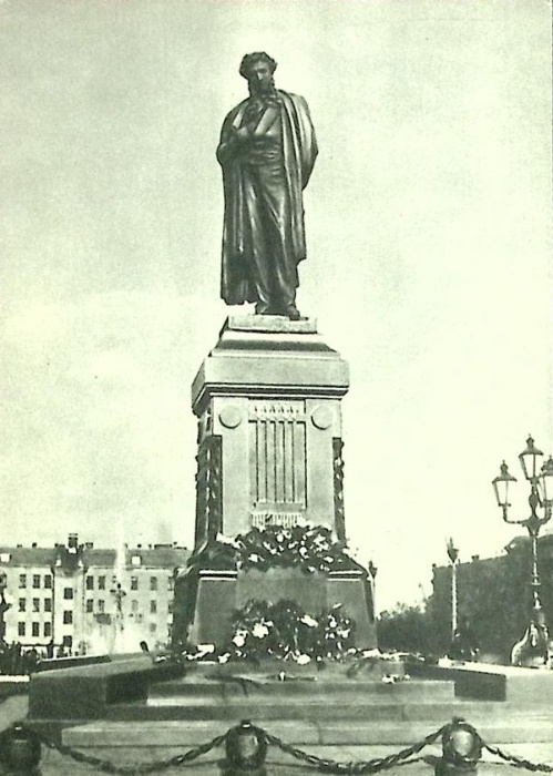 Открытка &quot;Памятник А.С. Пушкину&quot;, фото И. Шагина, 1955 г.,  Изогиз