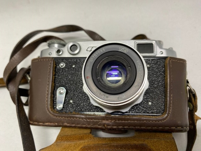 Фотоаппарат пленочный ФЭД-2 с объективом Индустар - 26 м, в рабочем состоянии, кофр, светофильтр