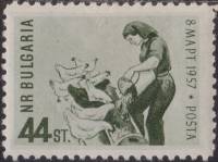 (1957-006) Марка Болгария "Птичница"   Международный женский день 8 Марта II Θ