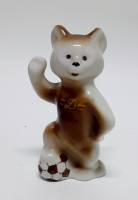 Фарфоровый сувенир "Мишка-футболист. Динамо", СССР (сост. на фото)