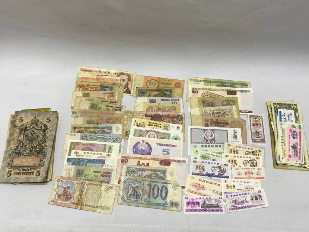 () Банкнота . Разные года год  рублей &quot;Банктоты и билеты разных стран и годов 95 шт&quot;   