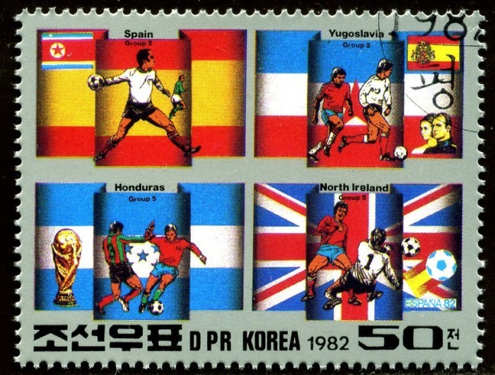 (1982-066) Марка Северная Корея "Футбол (5)"   ЧМ по футболу 1982, Испания II &Theta;