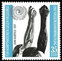 (1971-074) Марка Германия (ГДР) "Вытянутые руки"    Расовая дискриминация III Θ