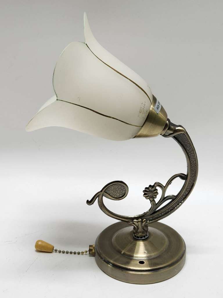 Бра настенное с плафоном цветок работоспособность не проверялась