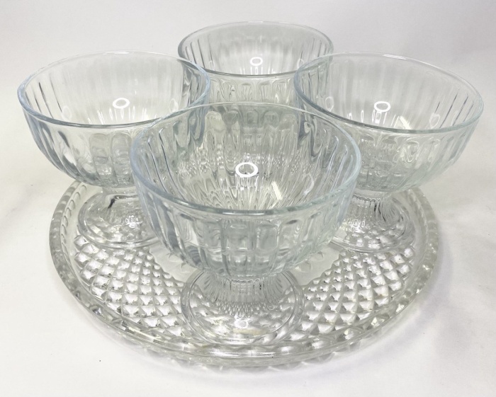 Поднос + 4 креманки стекло 