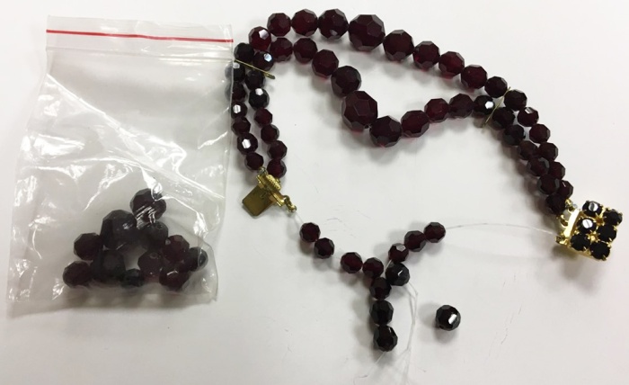 Браслет, имитация-гранат (сост. на фото)