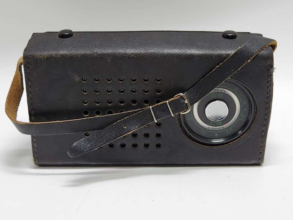 Радиоприемник Selga 405 СССР в кожаном чехле работает