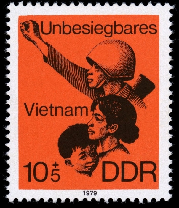 (1979-082) Марка Германия (ГДР) "Вьетнамцы"    Непобедимый Вьетнам II &Theta;