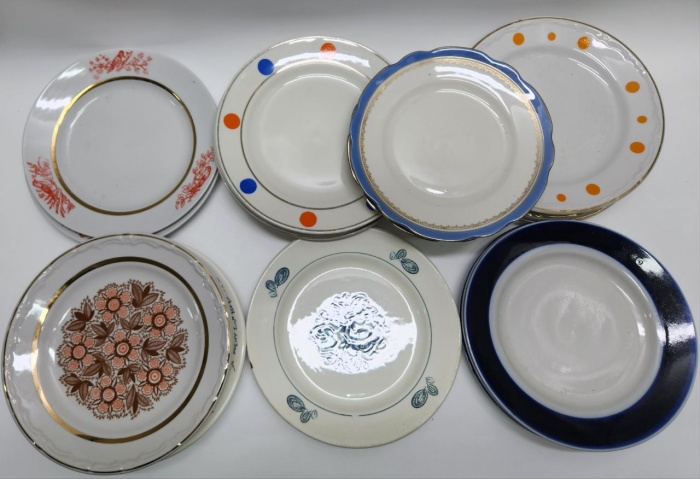 Тарелки десертные фарфор 26 штук разные