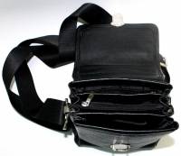Сумка-чемоданчик с ремнем и ручкой, Натуральная кожа, Черная, Одно отделение со множеством отсеков
