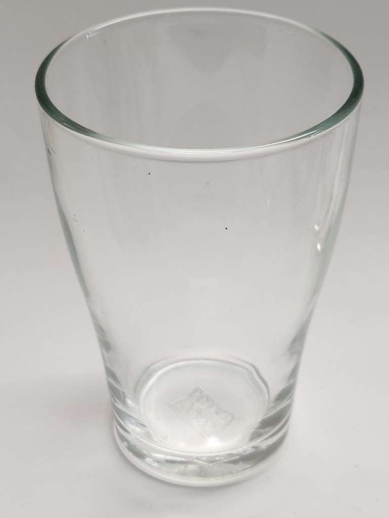 Кувшин - графин с крышкой и 9 раных стаканов