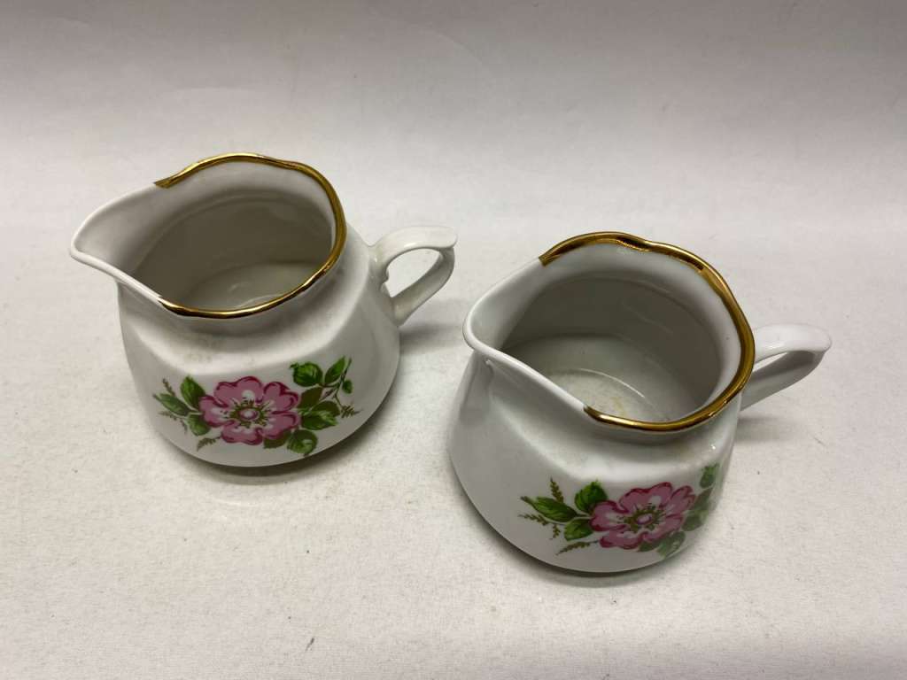 Молочник шиповник фарфор Рига СССР, 2 шт