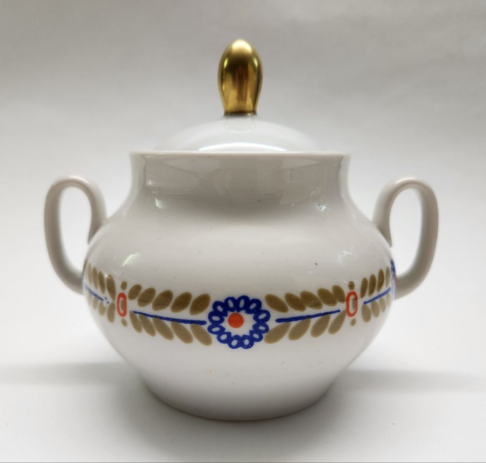 Сахарница Красный фарфорист СССР высота 13 см