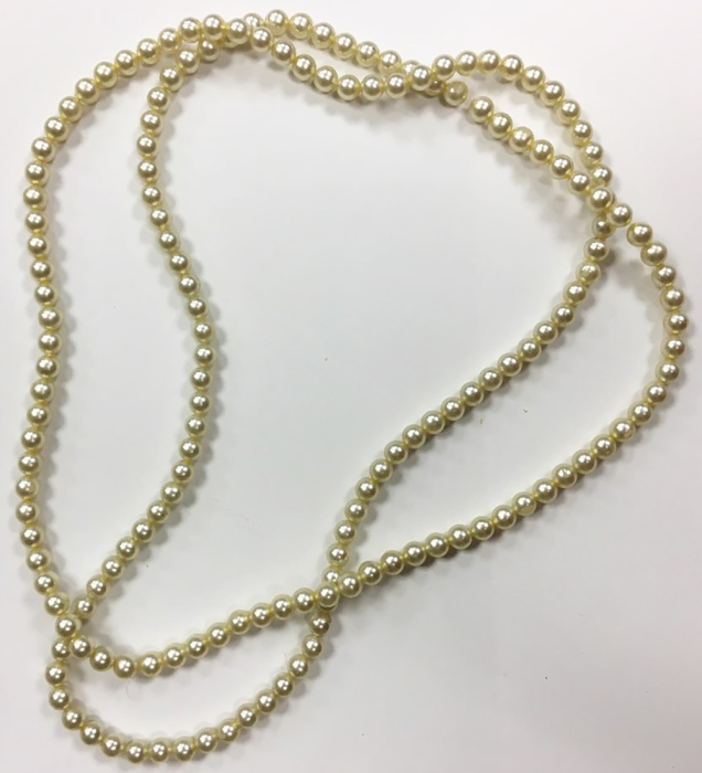 Бусы, бижутерия (сост. на фото)