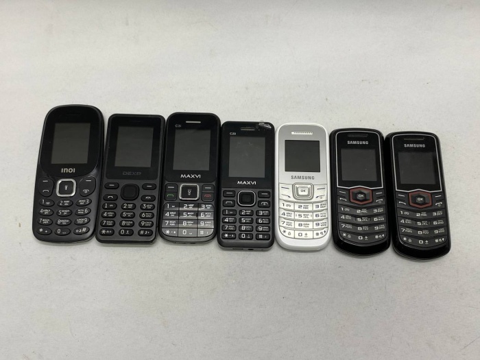 Телефон мобильный кнопочный, 7 шт