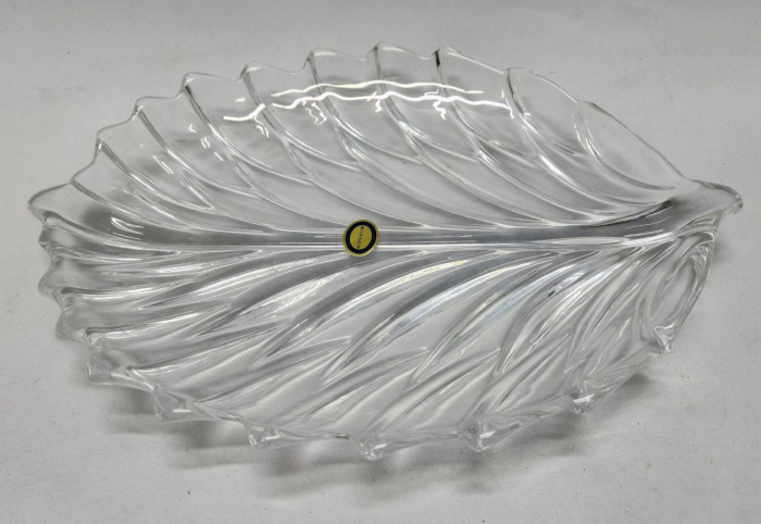 Блюдо сервировочное Wasserglas shine в форме листа стекло (сост. на фото)