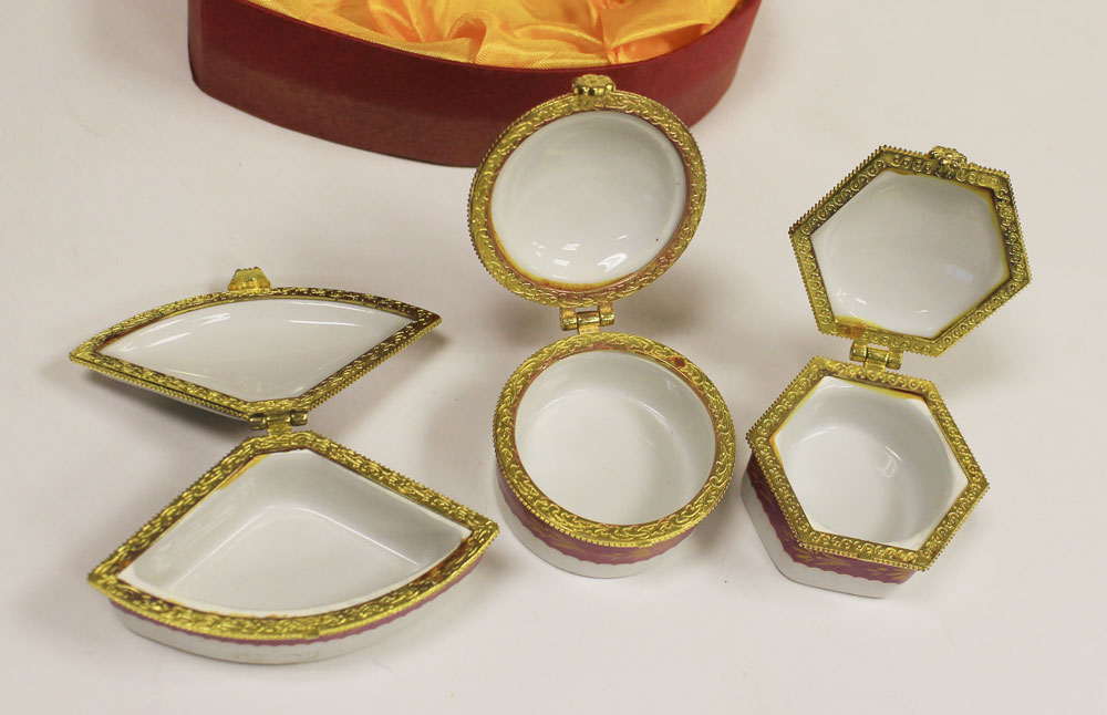 Подарочный набор миниатюрных шкатулочек, 3 штуки, керамика (состояние на фото)