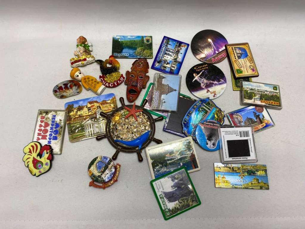 Магниты сувениры разной формы 27 шт