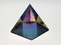 Сувенир пирамида хрусталь разноцветная Австрия новая в коробке