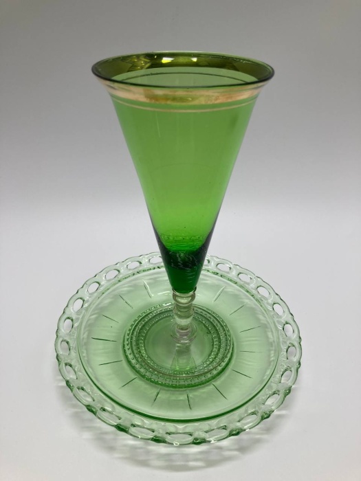 Блюдо + бокал, зеленое стекло