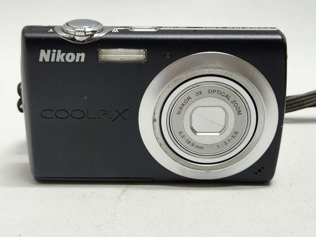 Фотоаппарат цифровой Nicon Coolpix S203  Япония  (сост. отл. рабочий)