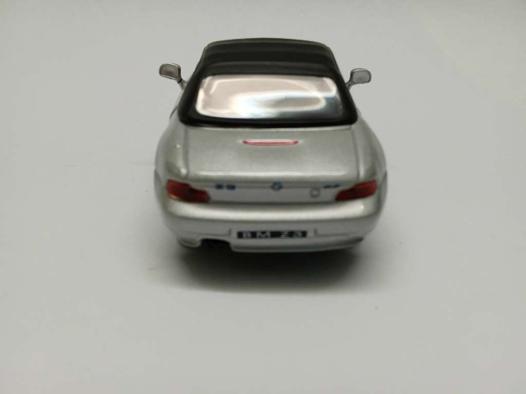 Модель авто 1:43 BMW Z3 Hongwell 