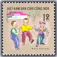 (1970-008) Марка Вьетнам "Мальчики"   Дети II Θ