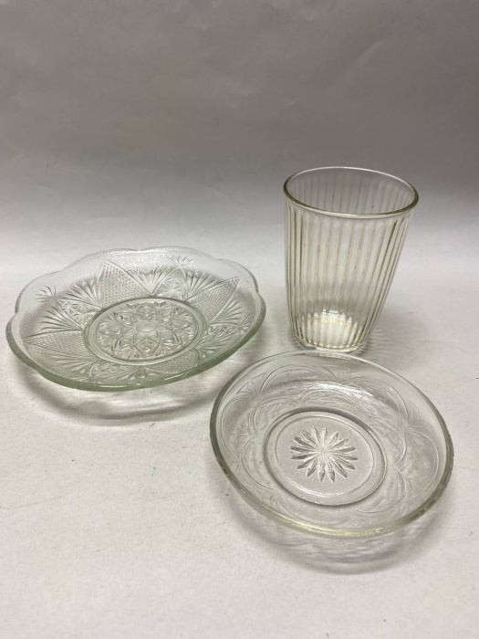 Тарелки стекло 2 шт и стакан СССР