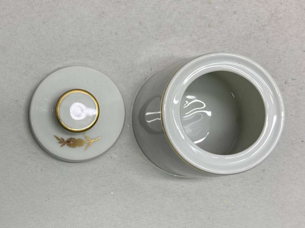 Банка с крышкой фарфор