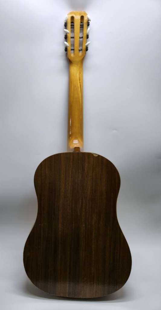 Гитара акустическая шестиструнная