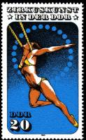 (1985-073) Марка Германия (ГДР) "Воздушные акробаты"    Цирк III O