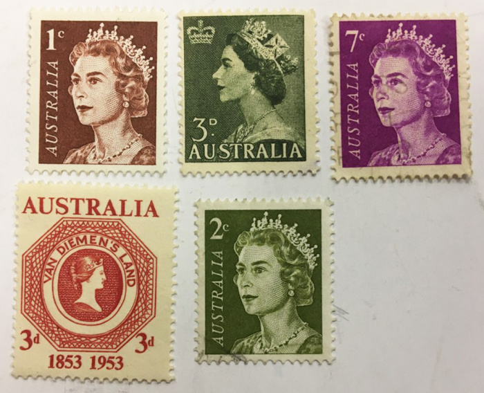 (Смесь годов--) Набор марок Австралия &quot;5 шт.&quot;  Негашеные  , III O