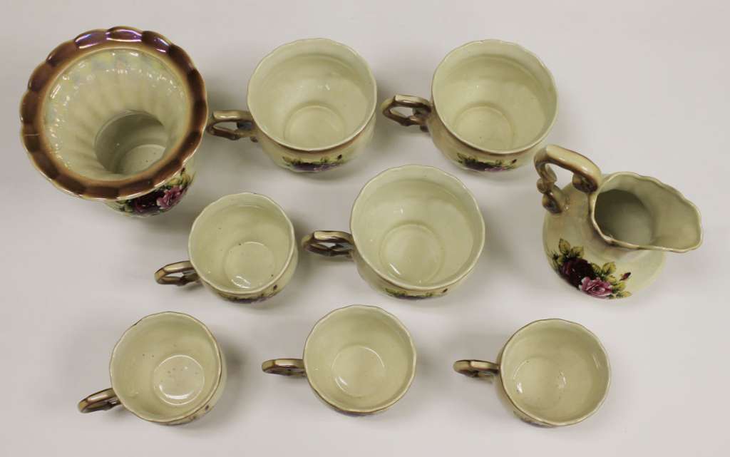 Набор для сервировки стола: чашки, молочник, вазочка, 9 предметов (все на фото)