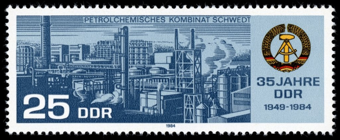 (1984-055) Марка Германия (ГДР) &quot;Нефтехимический завод&quot;    ГДР 35 лет II Θ