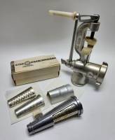 Мясорубка ручная алюминиевая и Насадка соковыжималка СССР