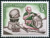 (№1965-186) Марка Камбоджа 1965 год "Поделки", Гашеная