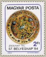 (1984-038) Марка Венгрия "Блюдо с цветами"    День почтовой марки. Фарфор из Жолнаи II Θ