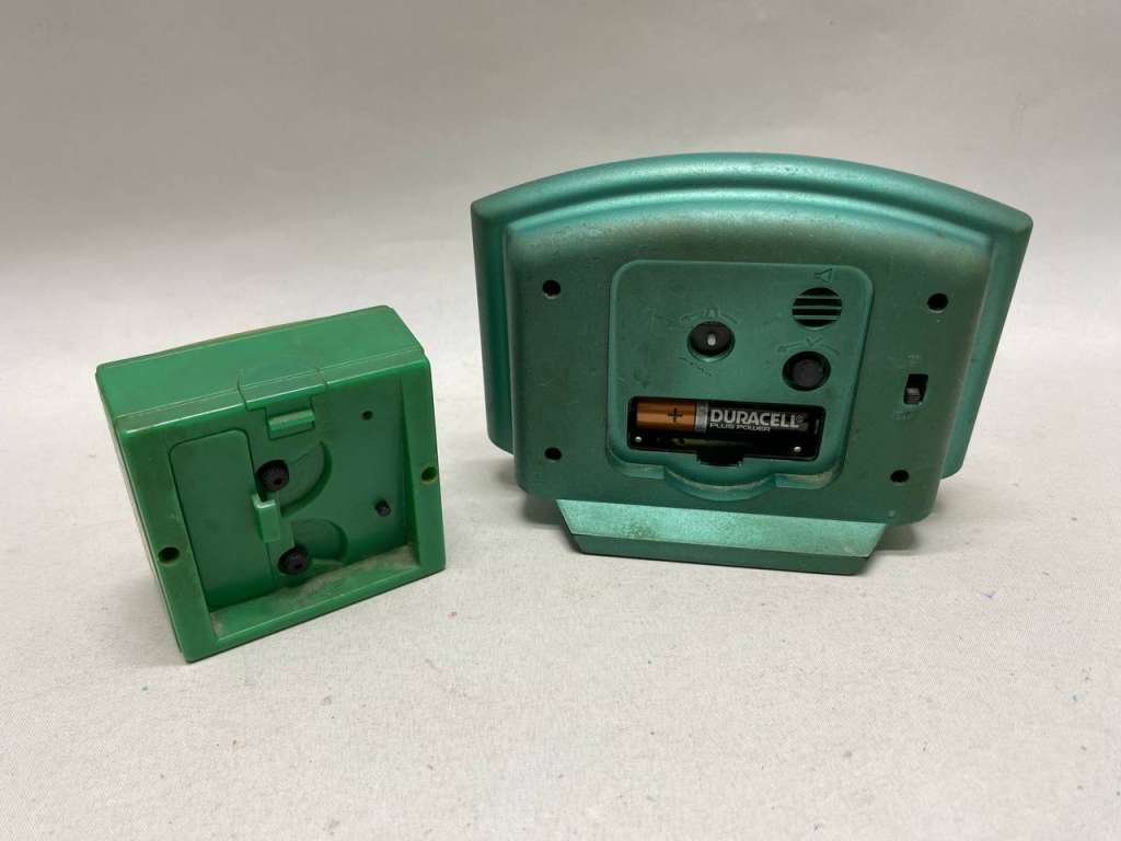 Часы настольные кварцевые на ходу 2 шт